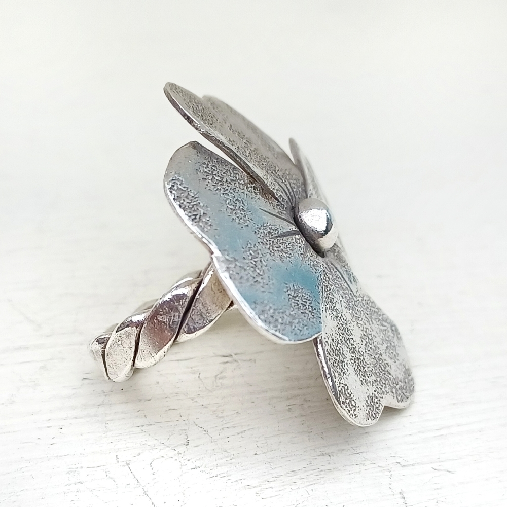 Large Flower Silver Ring - Picture 7 of 12